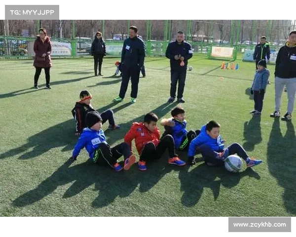 如何从文化背景与发展路径分析埃因青年与阿贾青年两大足球青训体系的异同